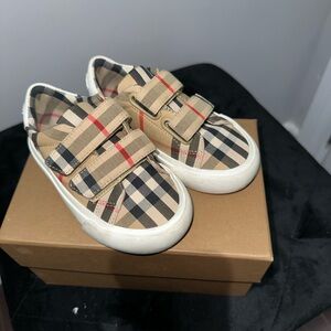 Burberry kids shoes| Sise 6